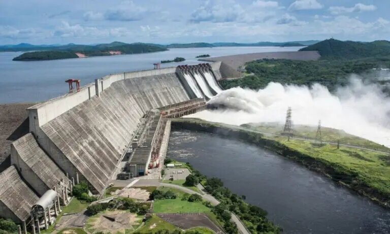 Pending policies, laws, initiatives and financing to establish solar or wind farms, hydroelectric power generated in the gigantic complex of Lake Guri, which feeds the Caroní River in the southeast of the country, remains the source that sustains two thirds of electricity consumption in Venezuela. CREDIT: Corpoelec